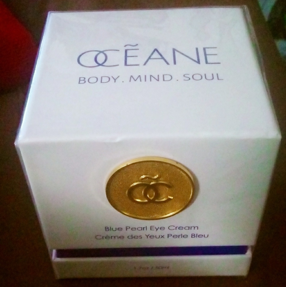 Oceane Body. Mind. Soul blue pearl eye cream